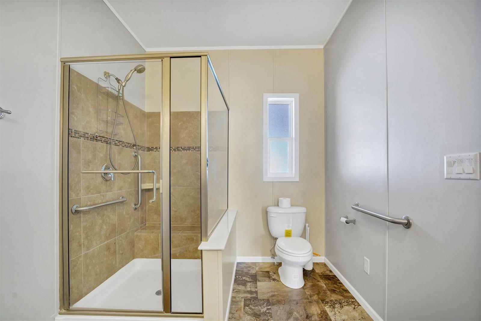 Image 25 of 45 For 231 Glenwood Drive