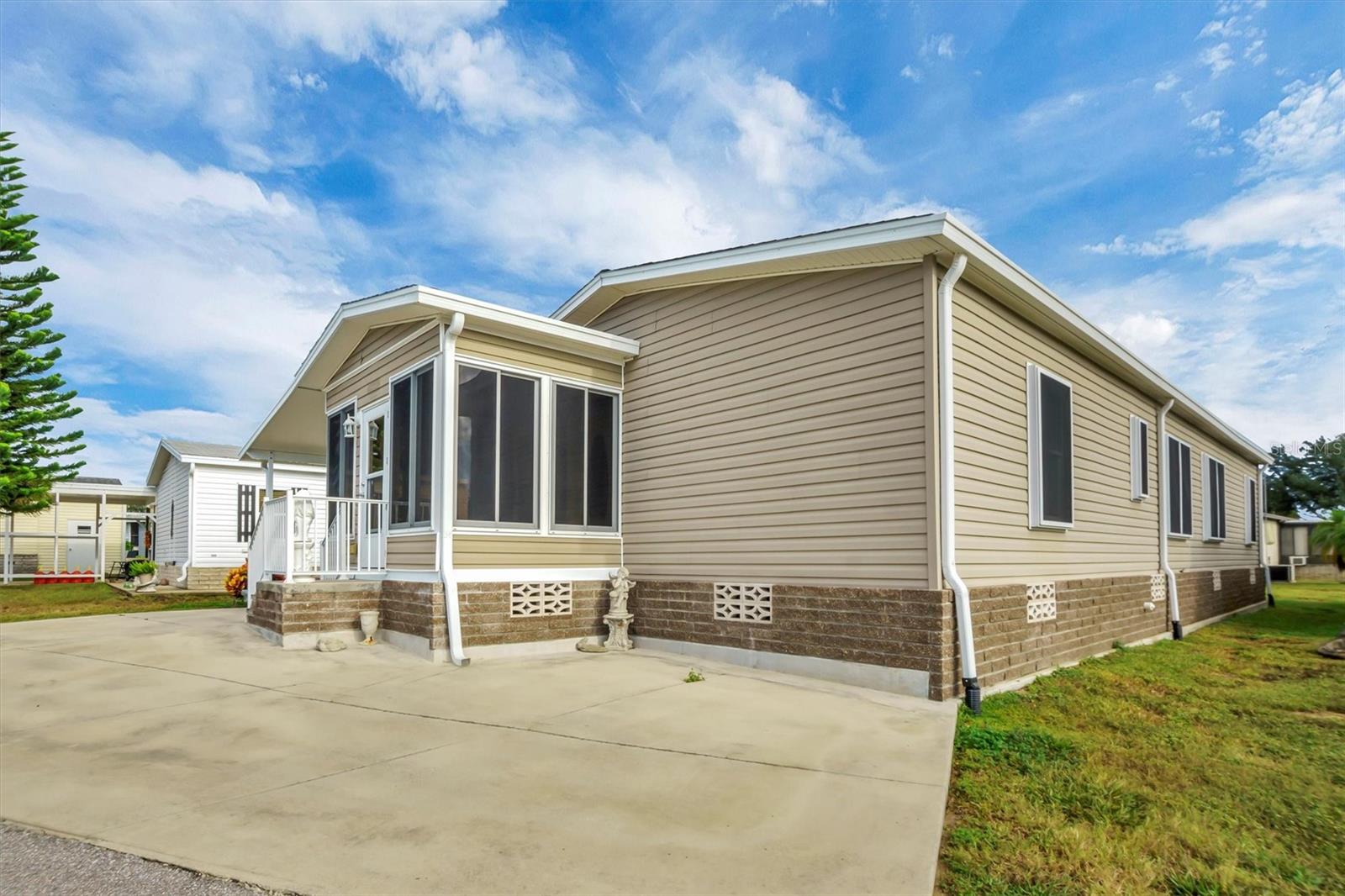 Image 5 of 45 For 231 Glenwood Drive