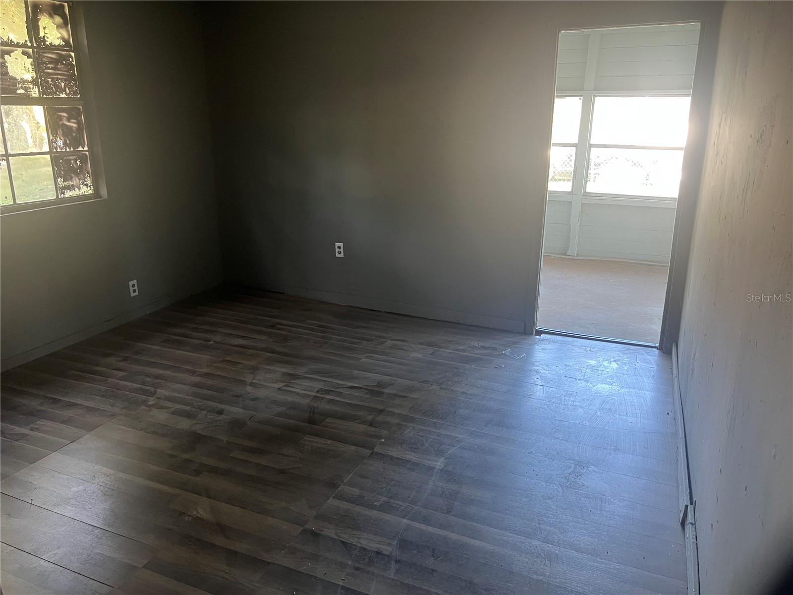 Image 28 of 47 For 112 3rd Eloise Street