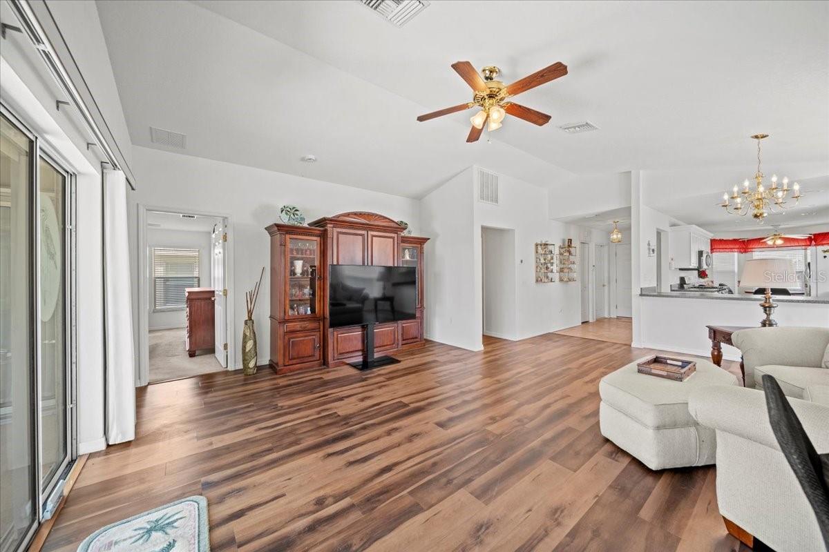 Image 12 of 42 For 364 Lake Suzanne Drive