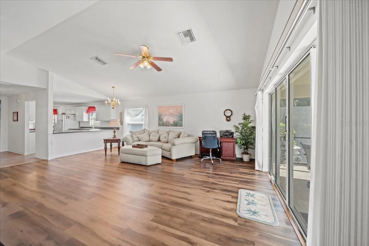 Image 13 of 42 For 364 Lake Suzanne Drive