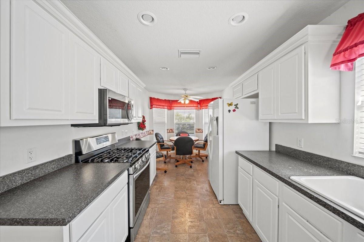 Image 15 of 42 For 364 Lake Suzanne Drive