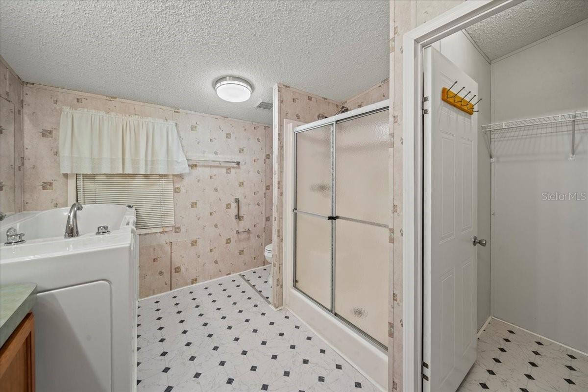 Image 18 of 58 For 101 Edgewood Boulevard