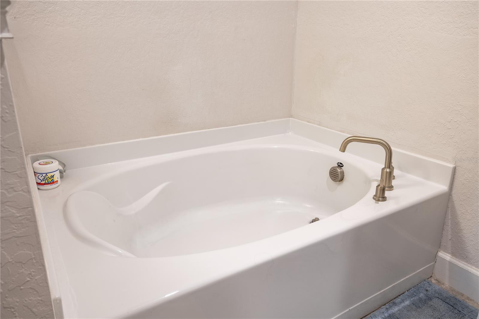 Image 18 of 36 For 2107 Cartgate Lane