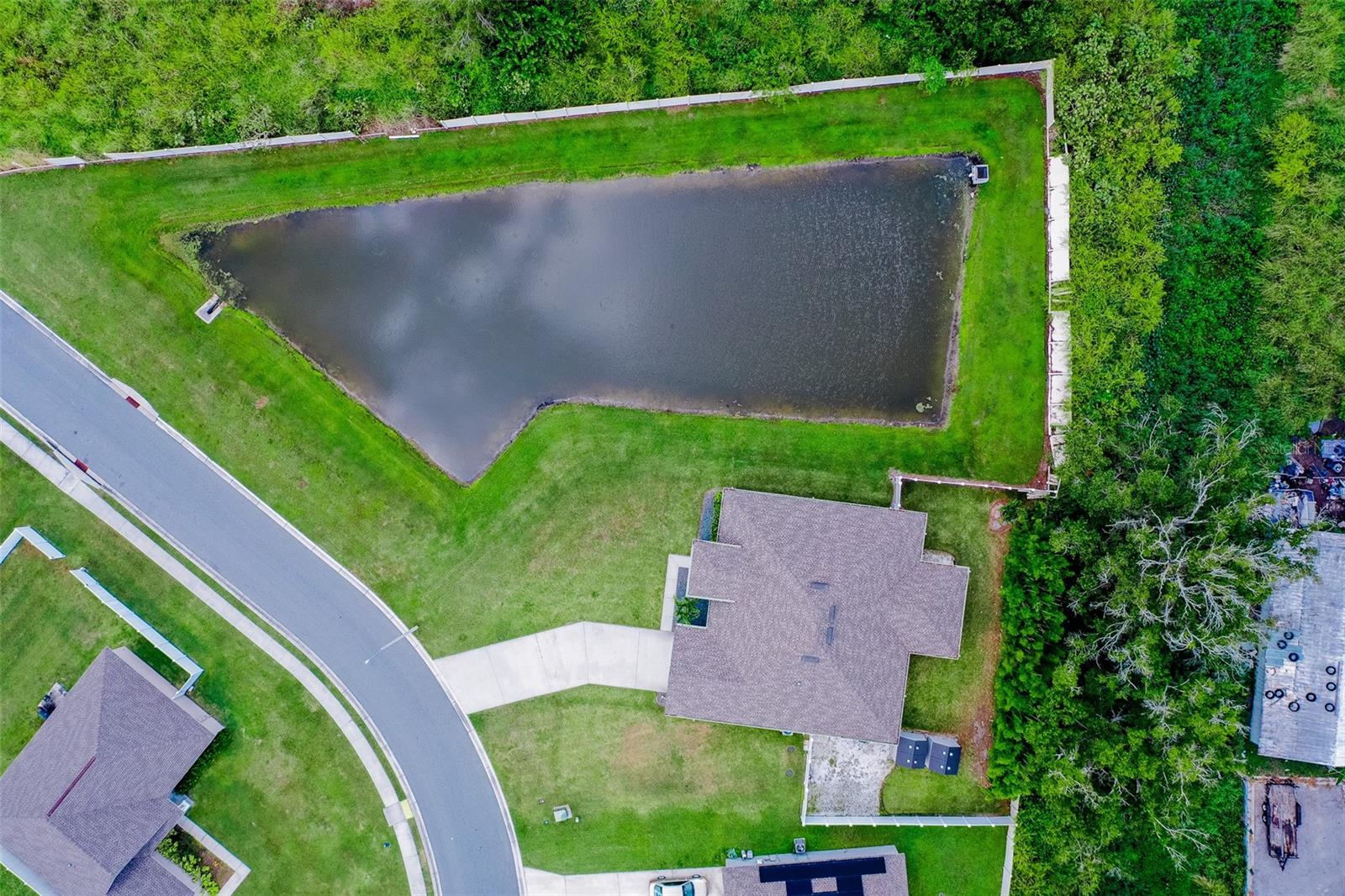 Image 27 of 34 For 230 Cove At Eagle Lake Circle