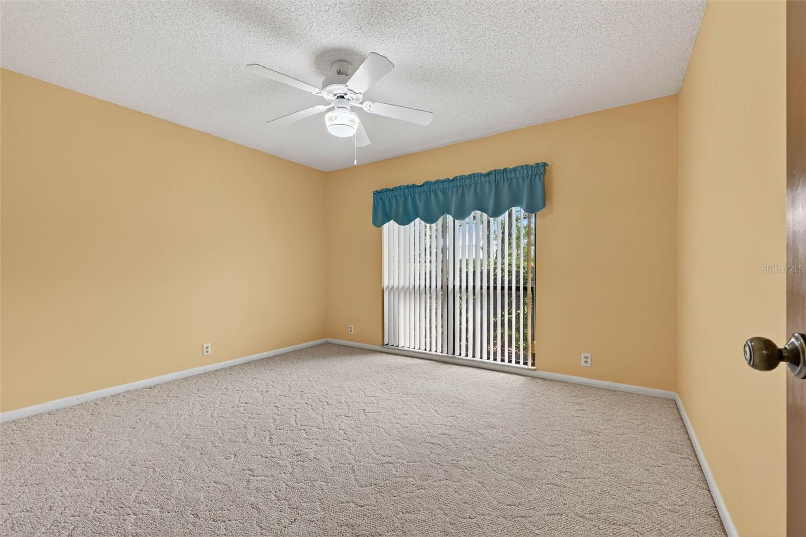 Image 29 of 59 For 180 Greenfield Road