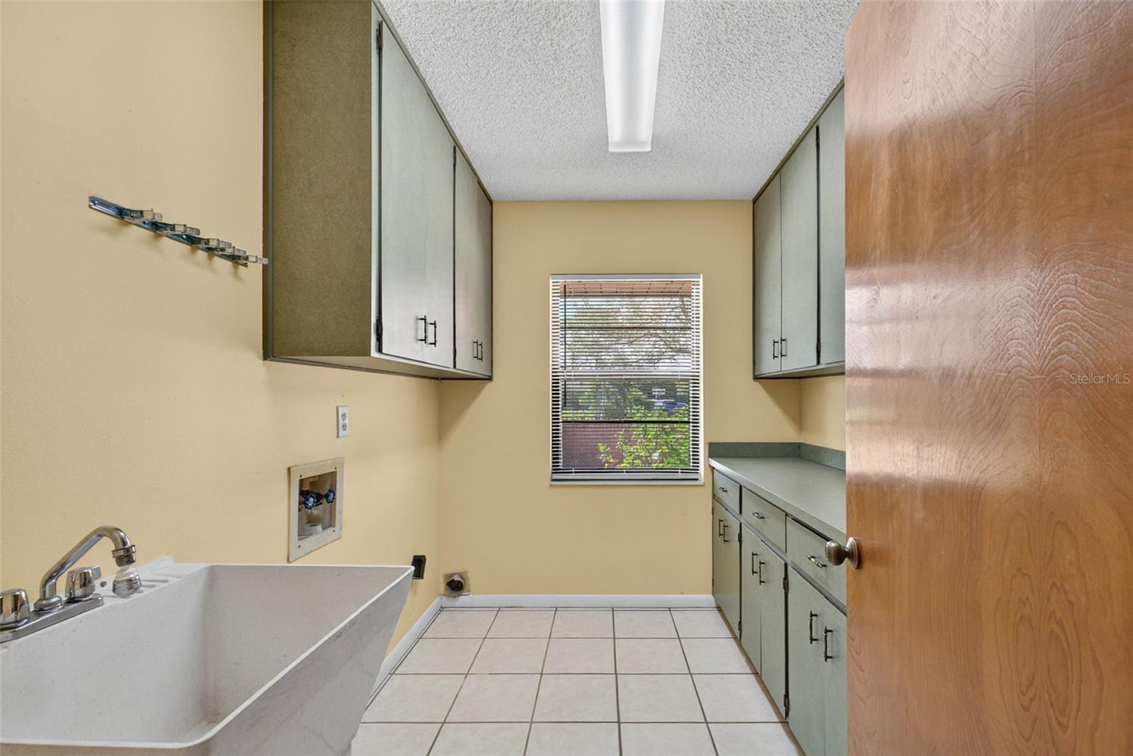 Image 35 of 59 For 180 Greenfield Road