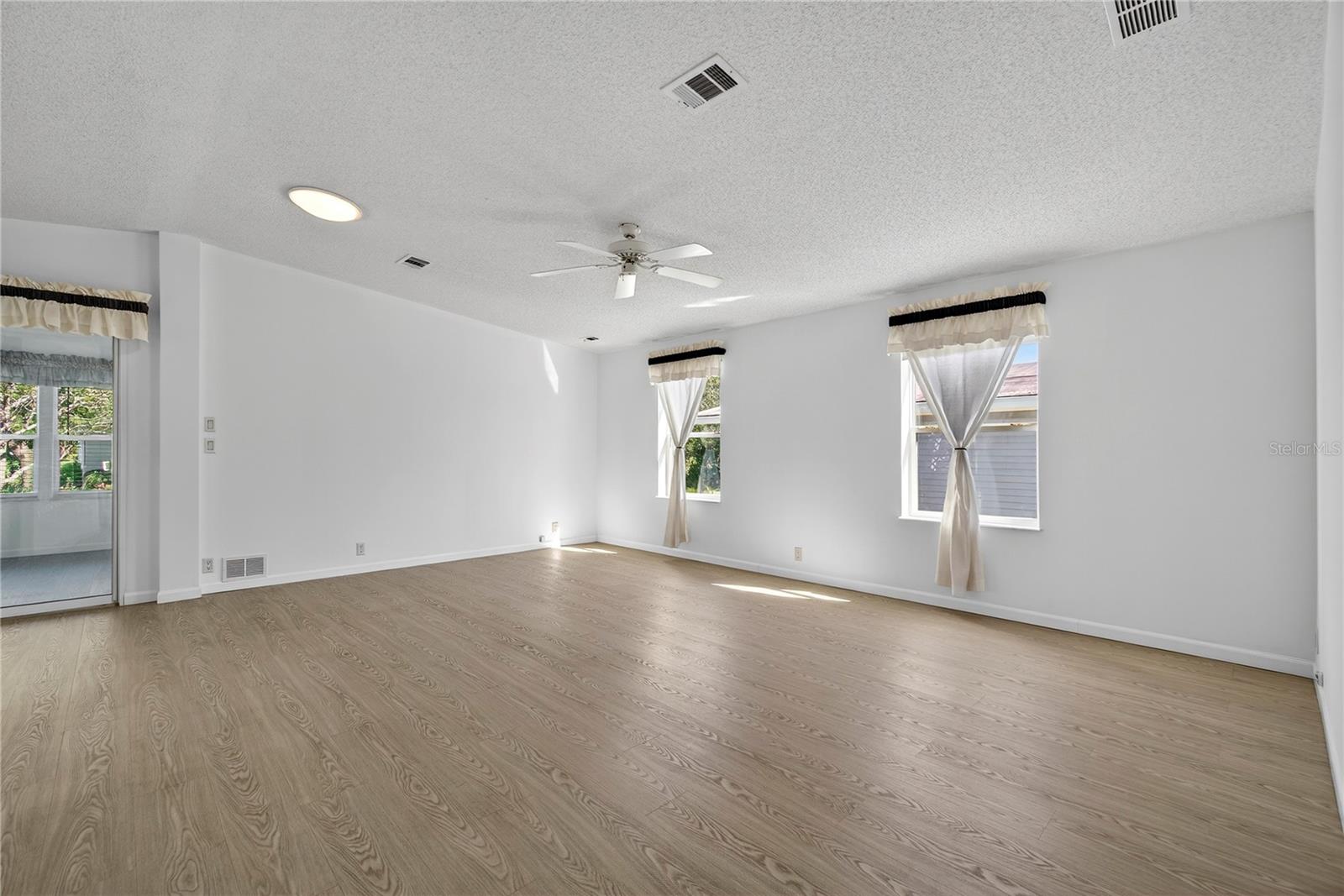 Image 5 of 45 For 6502 Oak Hammock Lane