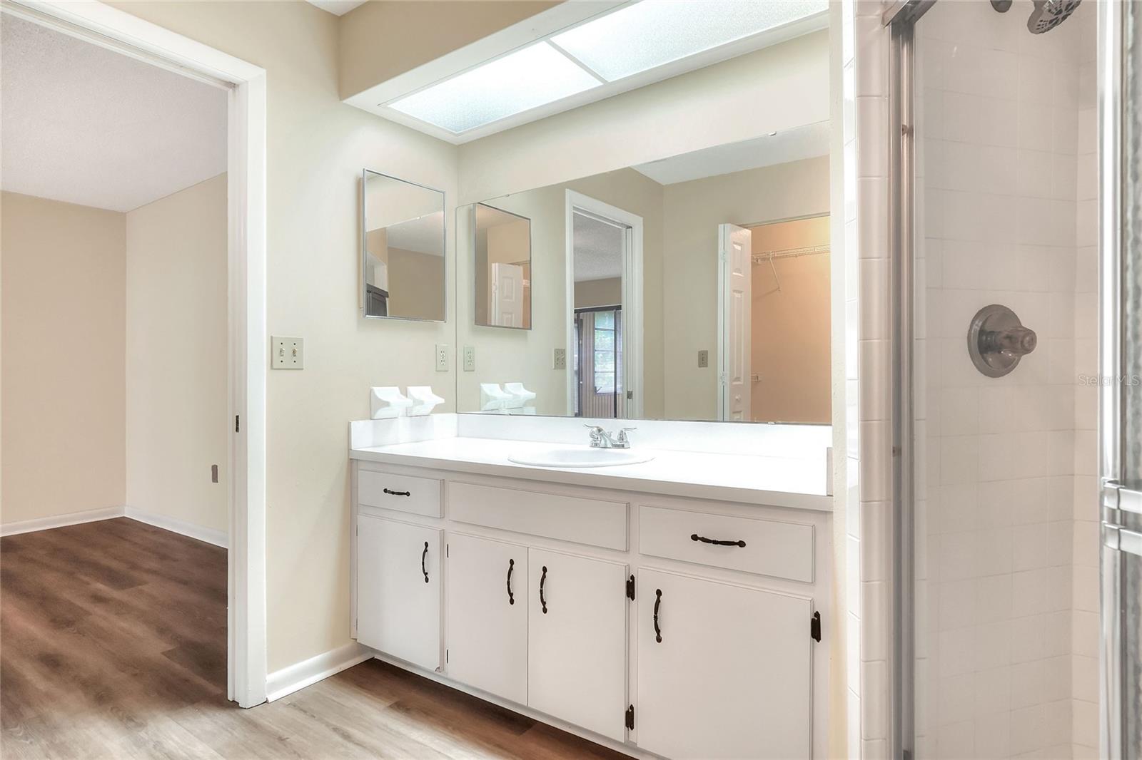 Image 19 of 37 For 4412 Glenns Landing