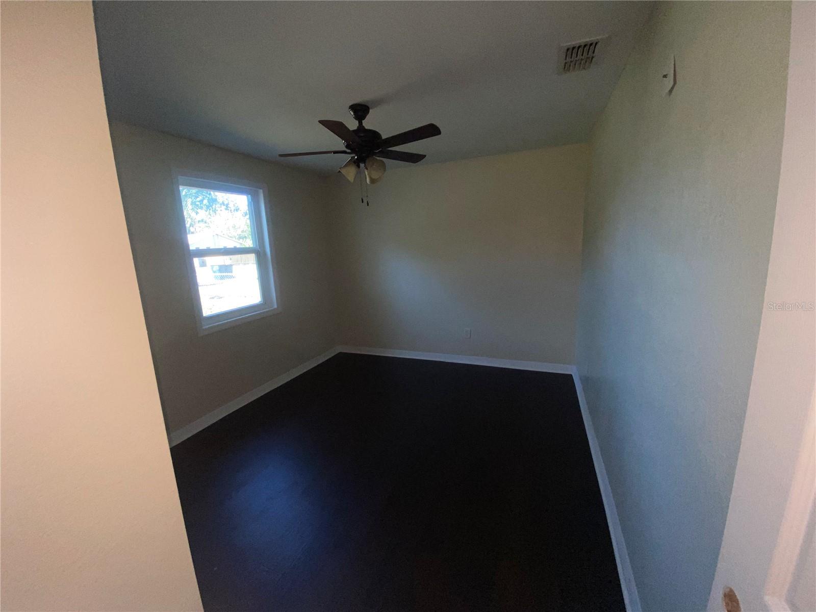 Image 18 of 19 For 124 Elaine Drive