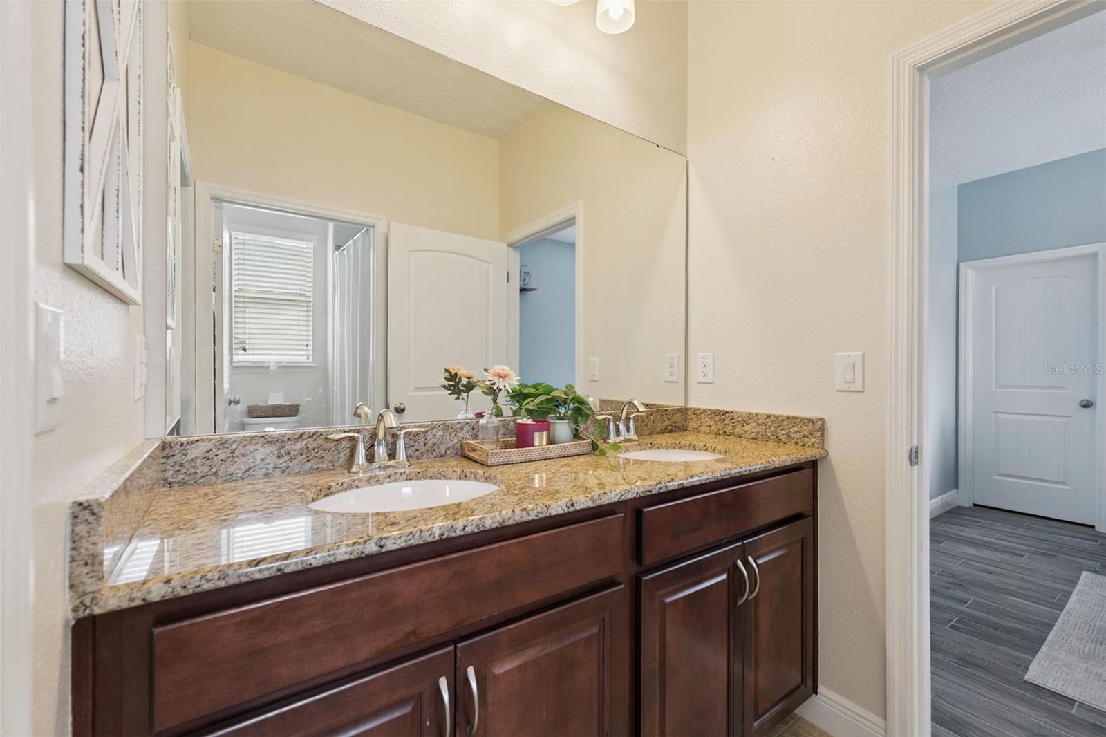 Image 24 of 47 For 117 Magneta Loop