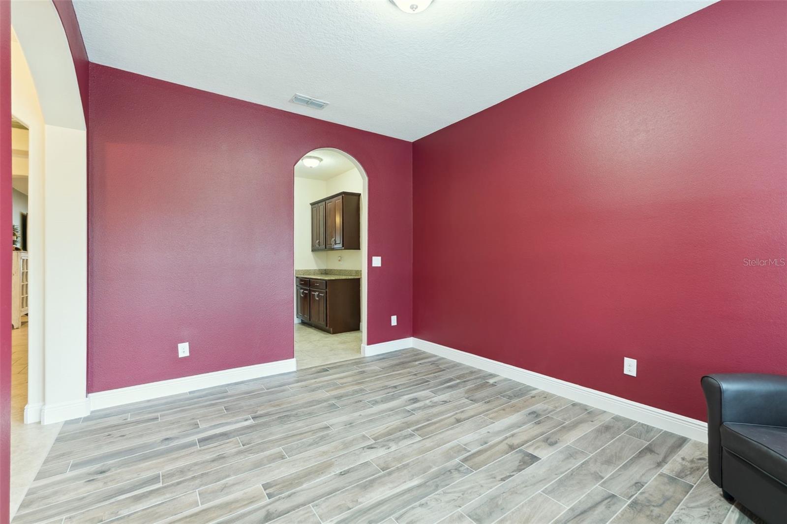 Image 4 of 47 For 117 Magneta Loop