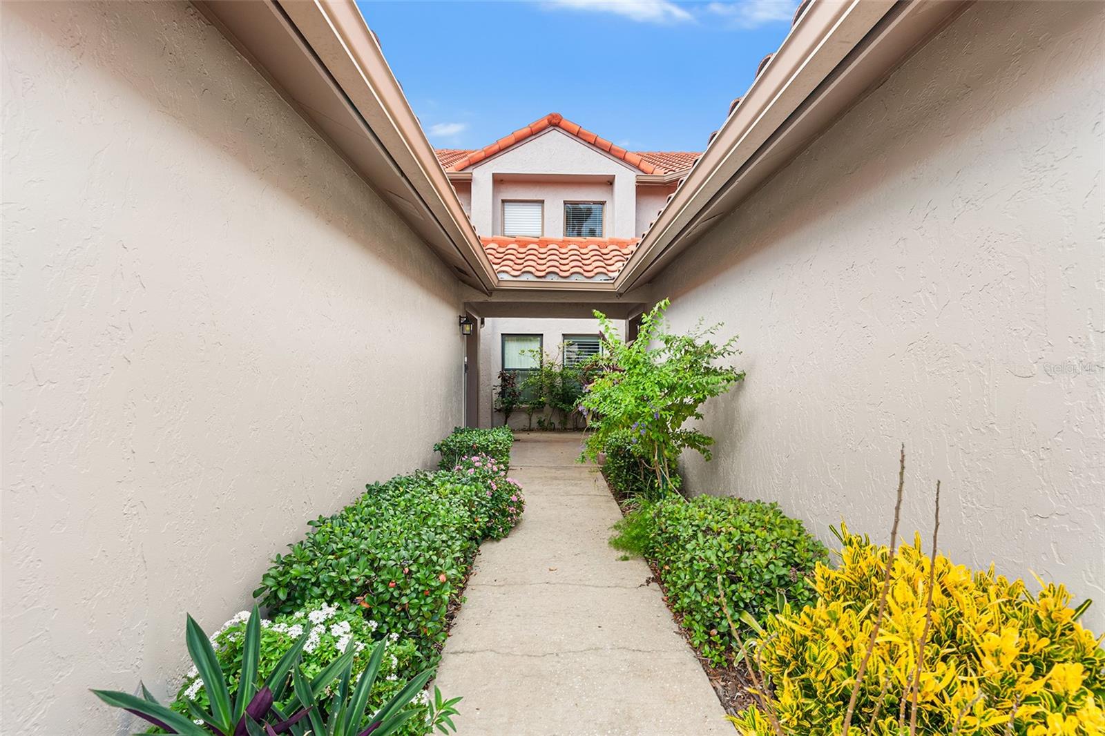 Image 2 of 27 For 714 Magnolia Place 714