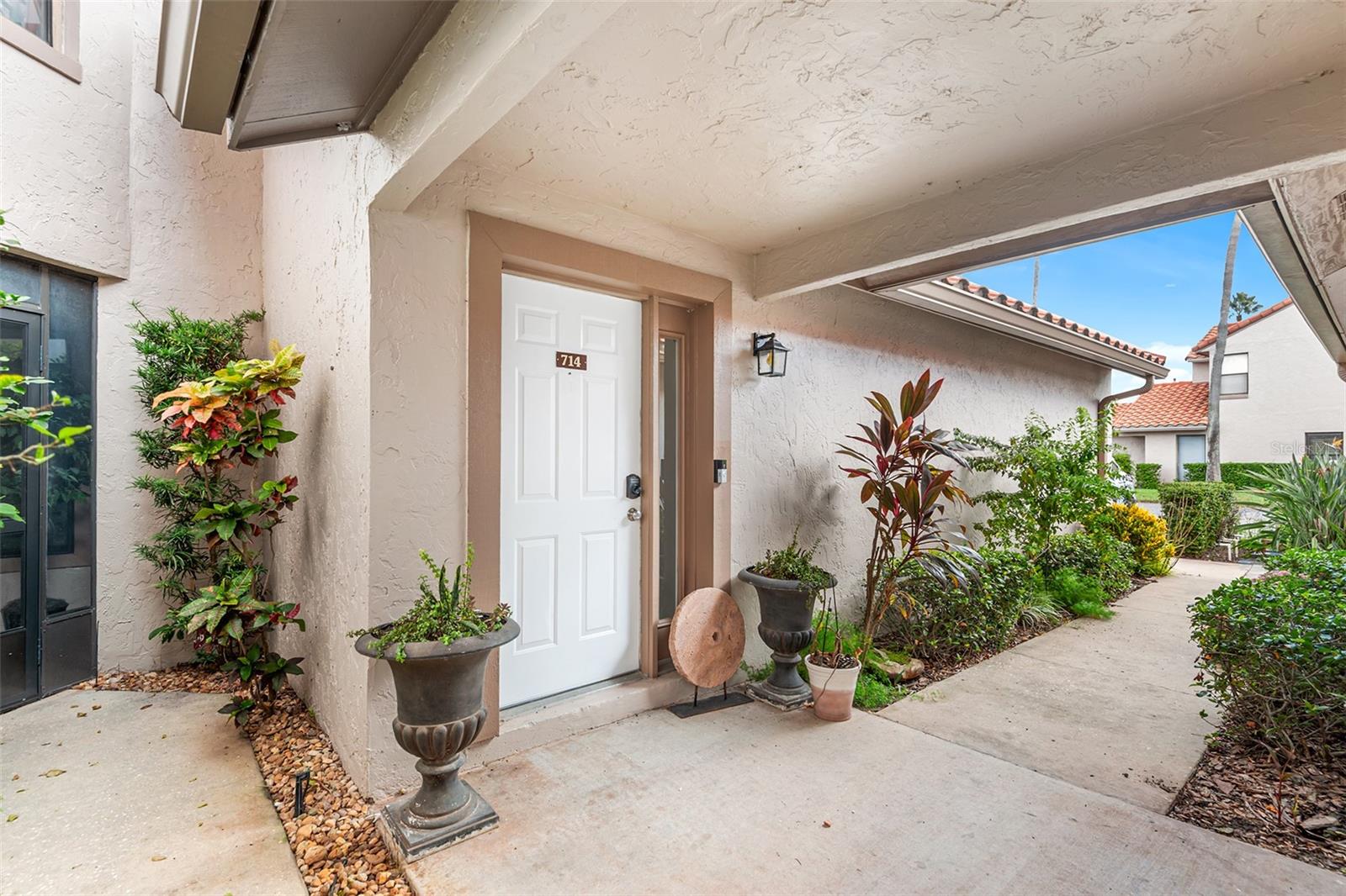 Image 3 of 27 For 714 Magnolia Place 714