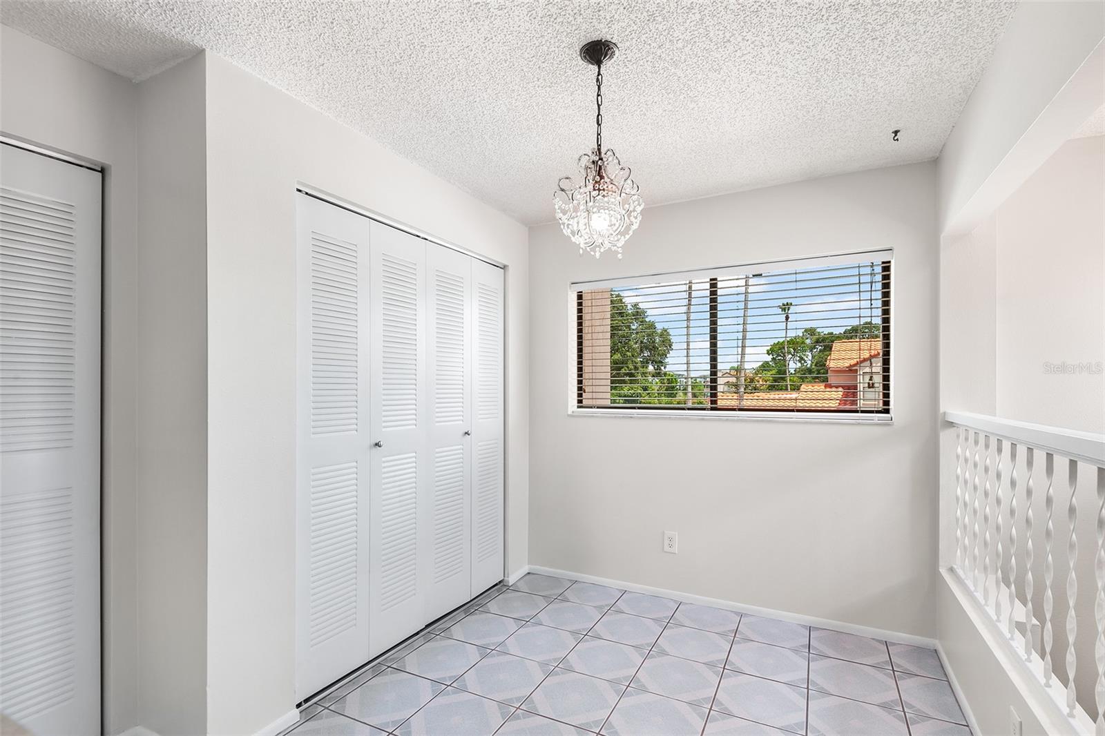 Image 7 of 27 For 714 Magnolia Place 714