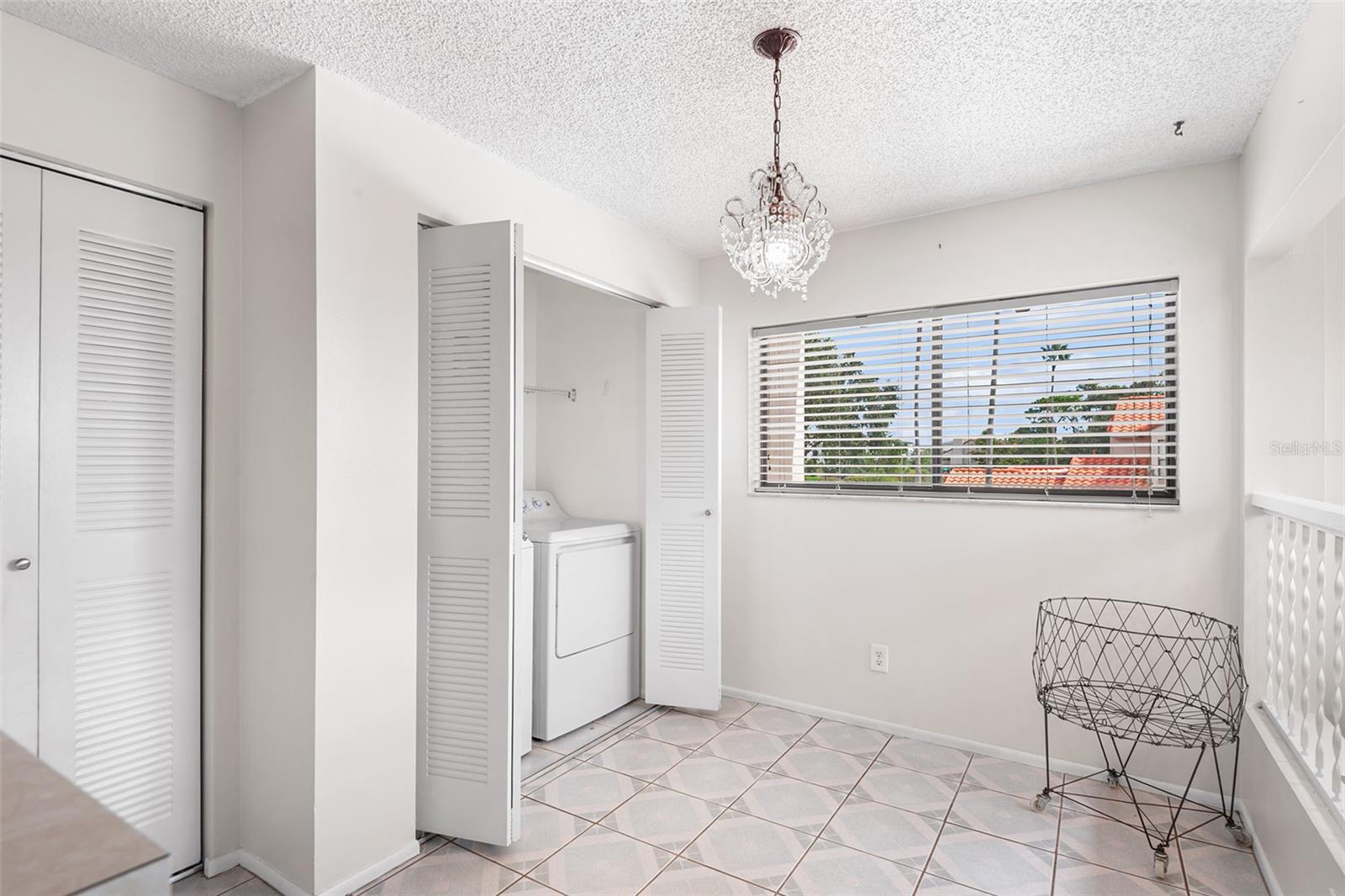 Image 8 of 27 For 714 Magnolia Place 714