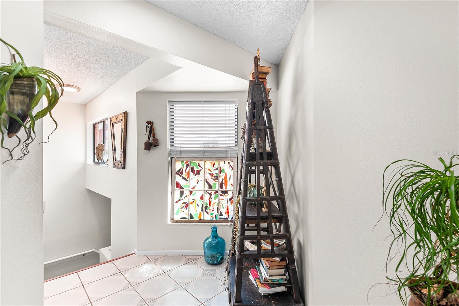 Image 9 of 27 For 714 Magnolia Place 714