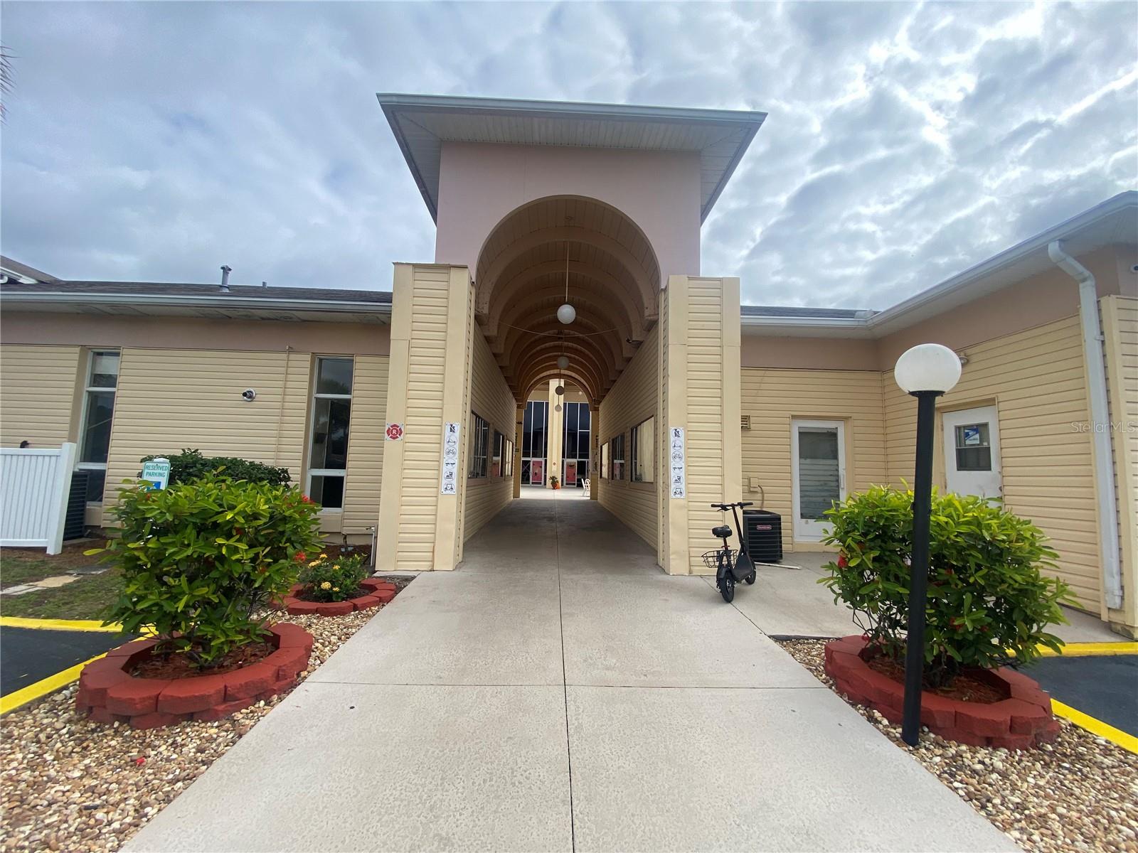 Image 24 of 54 For 4409 Club Circle