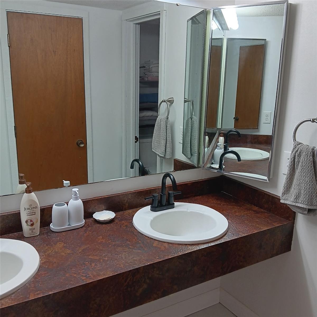 Image 14 of 17 For 2094 Corner Lake Drive 0