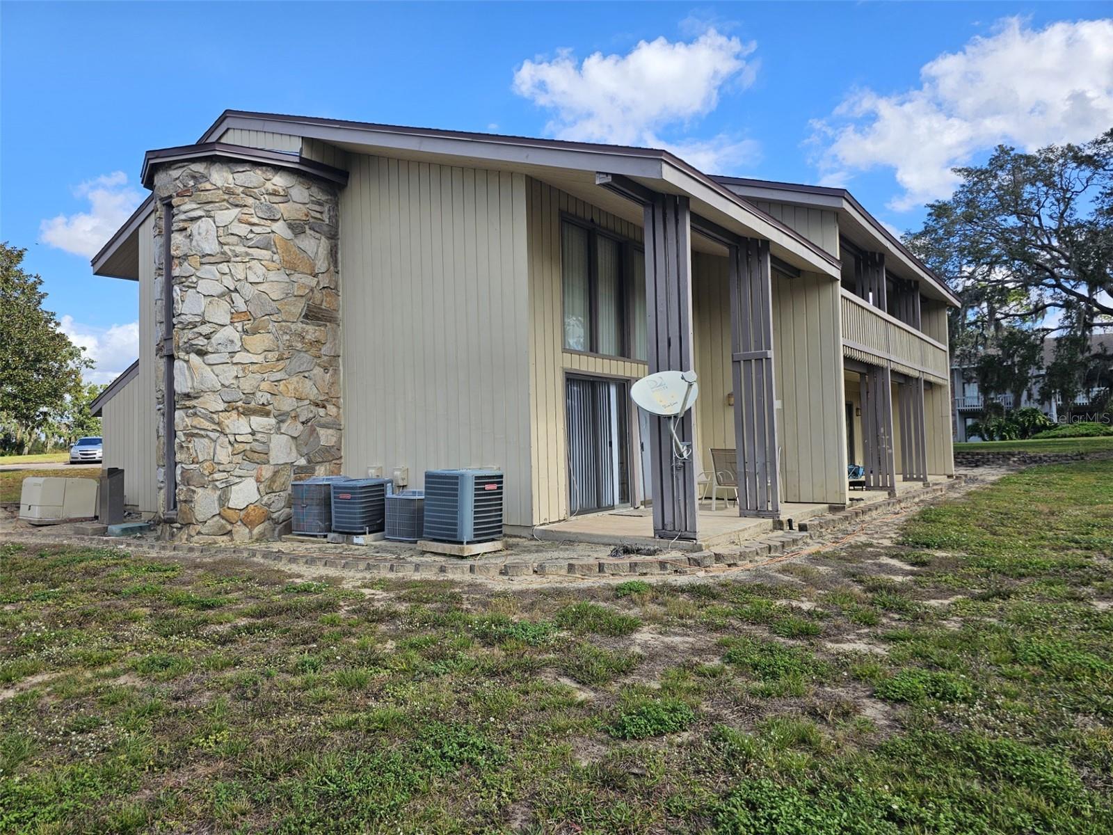 Image 2 of 17 For 2094 Corner Lake Drive 0