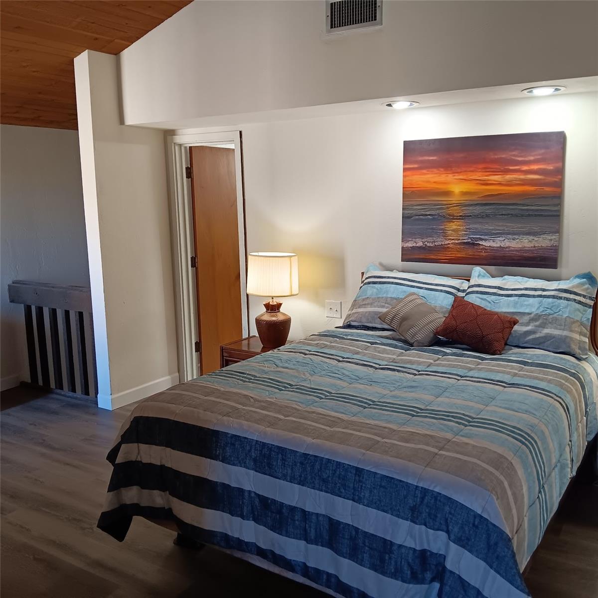 Image 8 of 17 For 2094 Corner Lake Drive 0