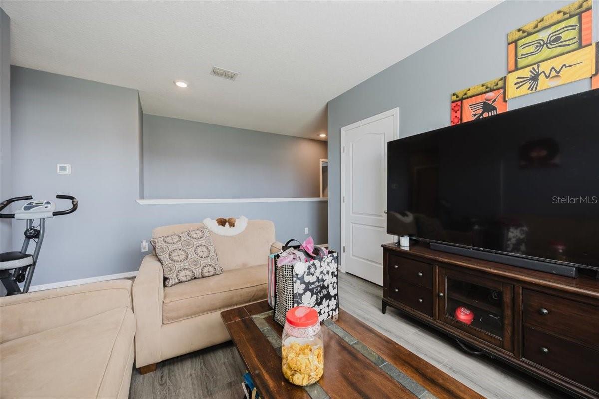 Image 20 of 28 For 344 Alexzander Way