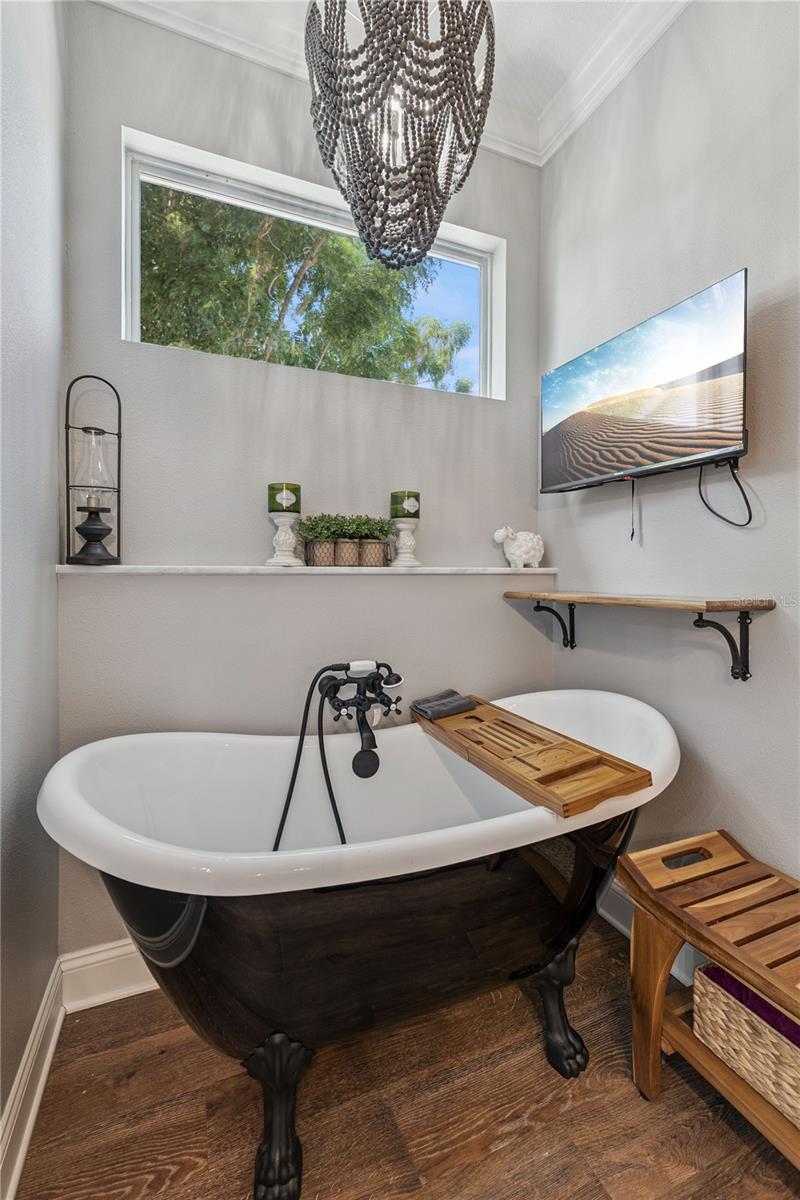 Image 18 of 50 For 1516 Lake Howard Drive