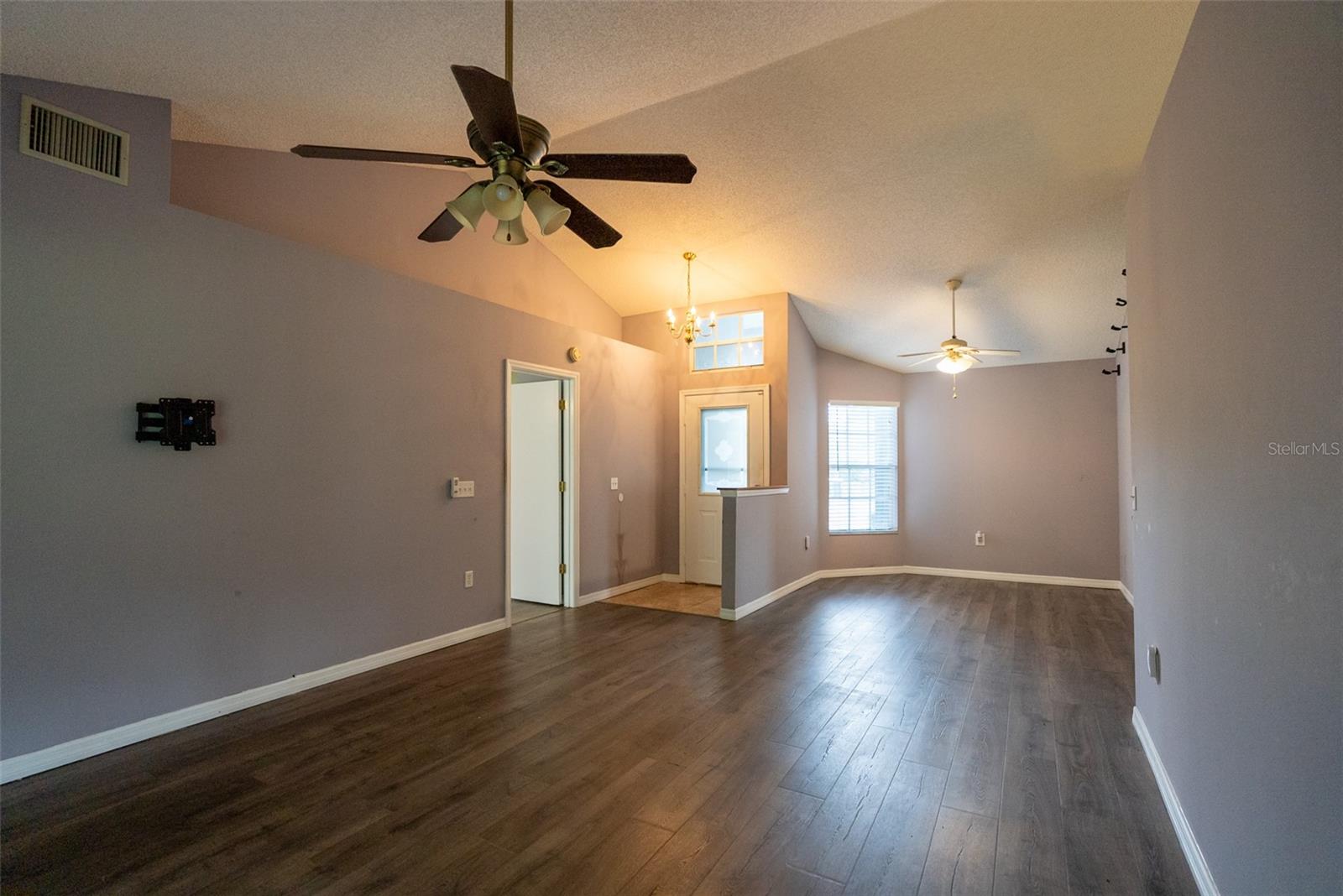 Image 5 of 45 For 94 Saint Kitts Circle