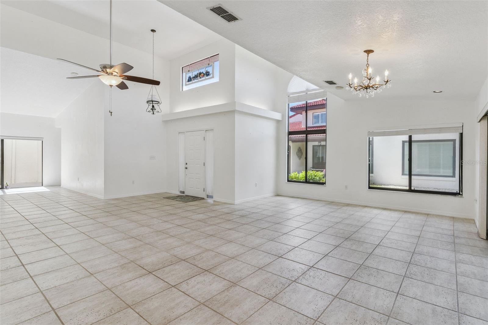 Image 5 of 46 For 2697 Clubhouse Drive