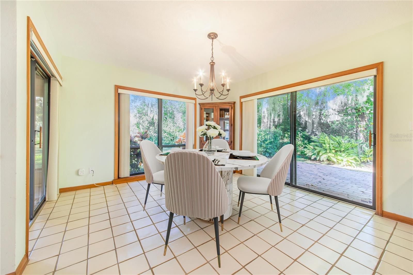 Image 15 of 39 For 20 Coventry Drive