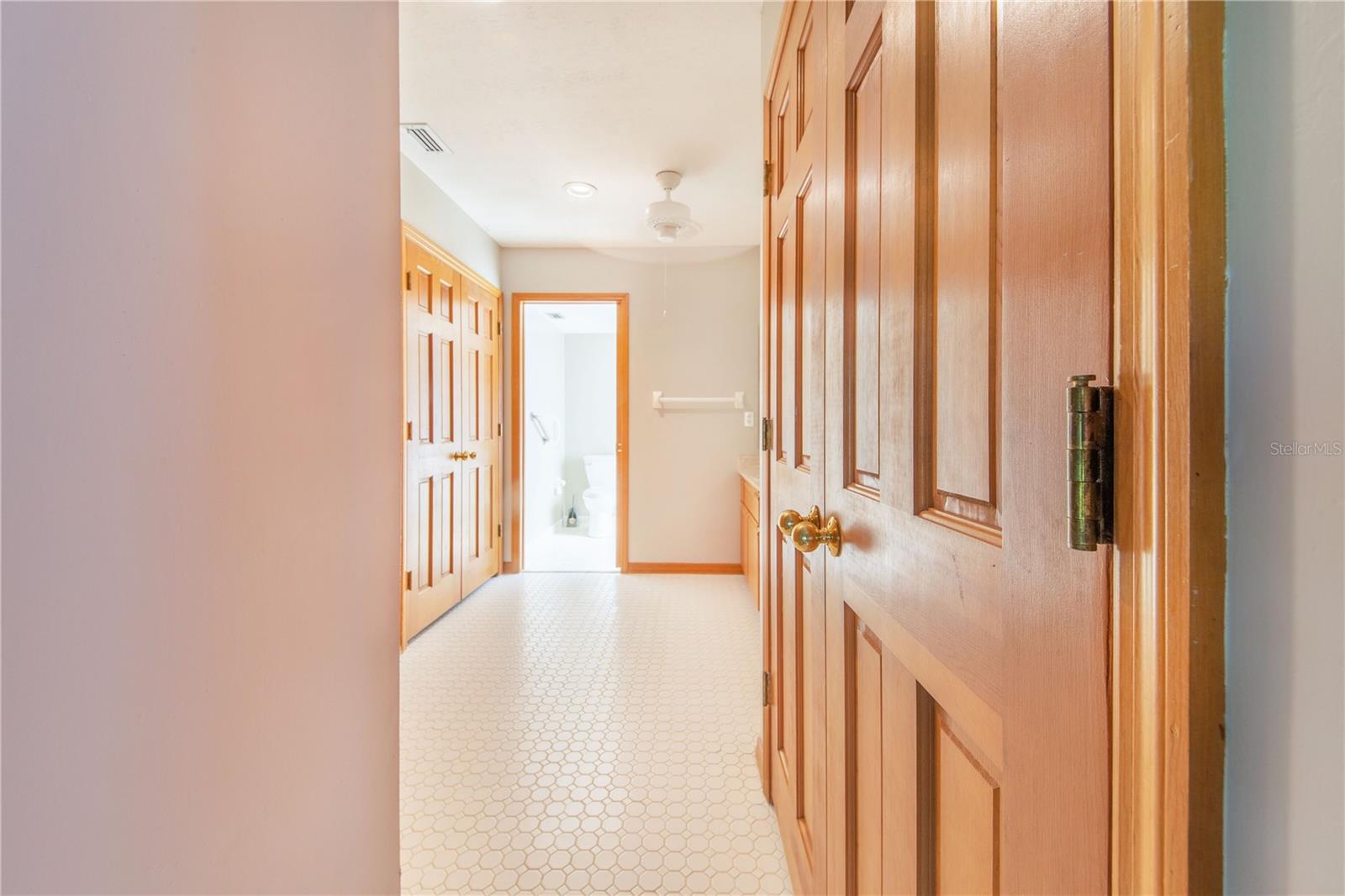 Image 23 of 39 For 20 Coventry Drive