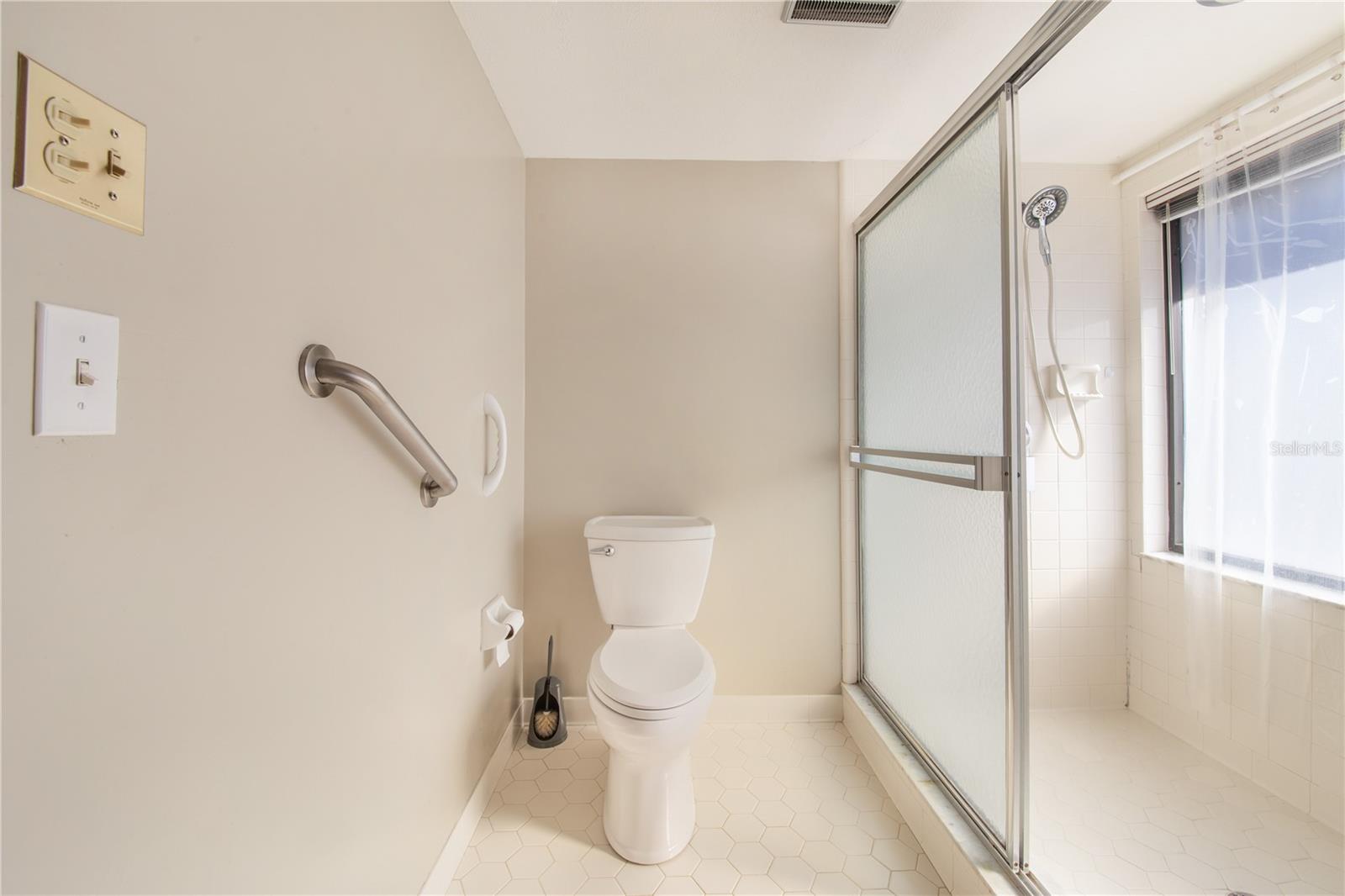 Image 25 of 39 For 20 Coventry Drive