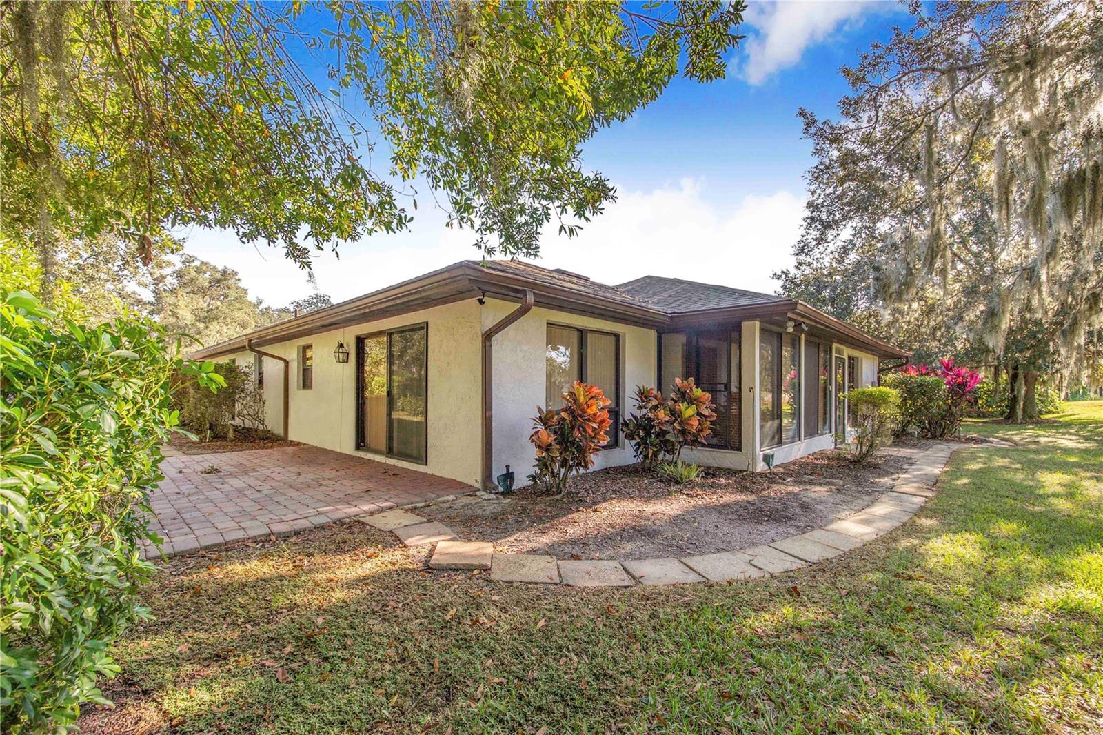 Image 31 of 39 For 20 Coventry Drive