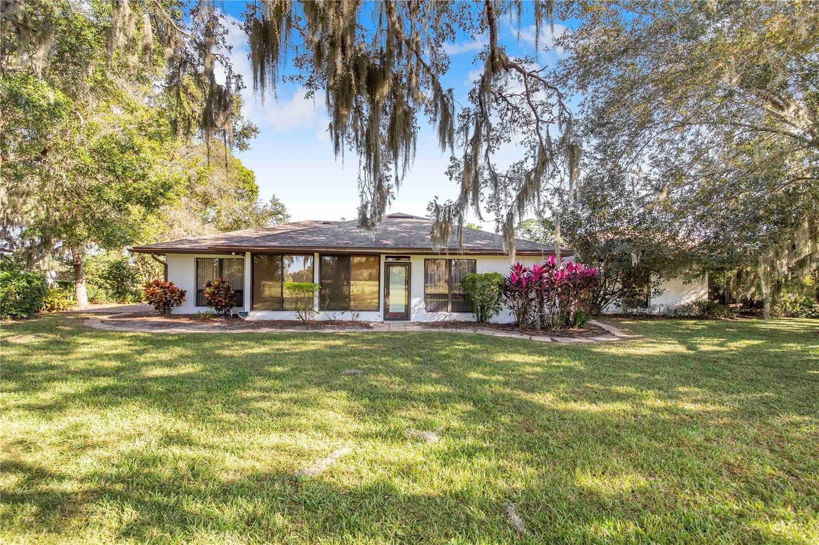 Image 32 of 39 For 20 Coventry Drive