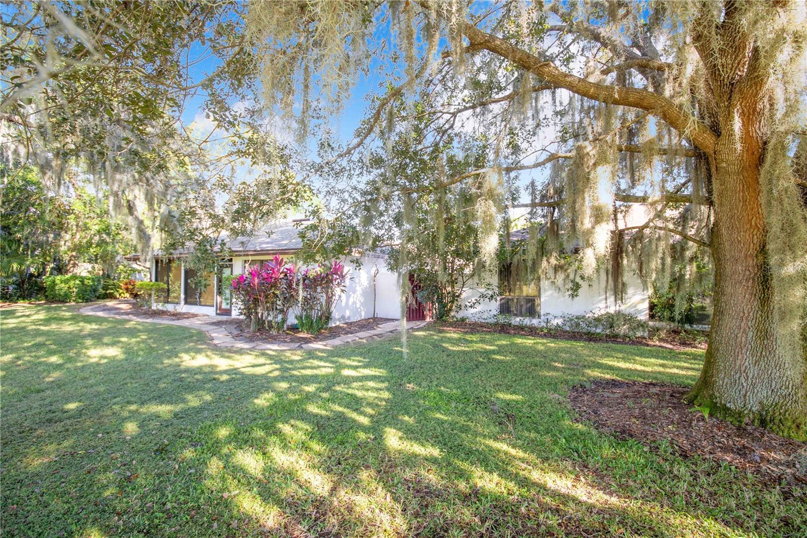 Image 33 of 39 For 20 Coventry Drive