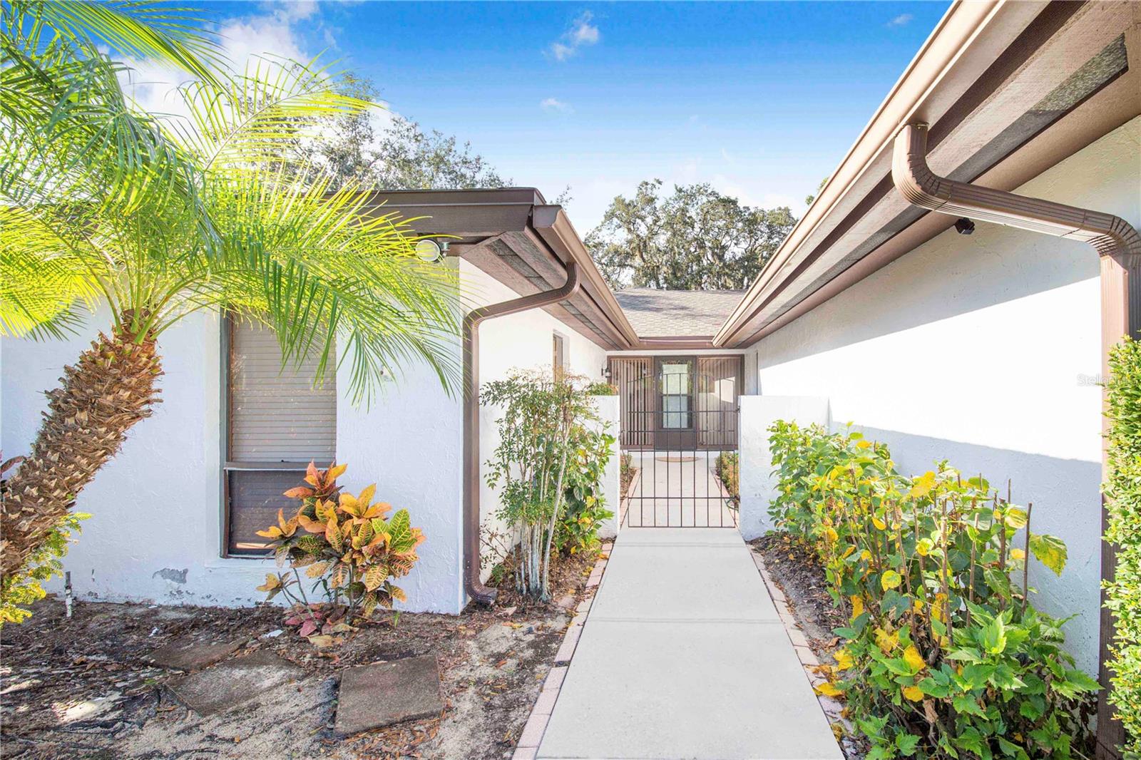 Image 4 of 39 For 20 Coventry Drive