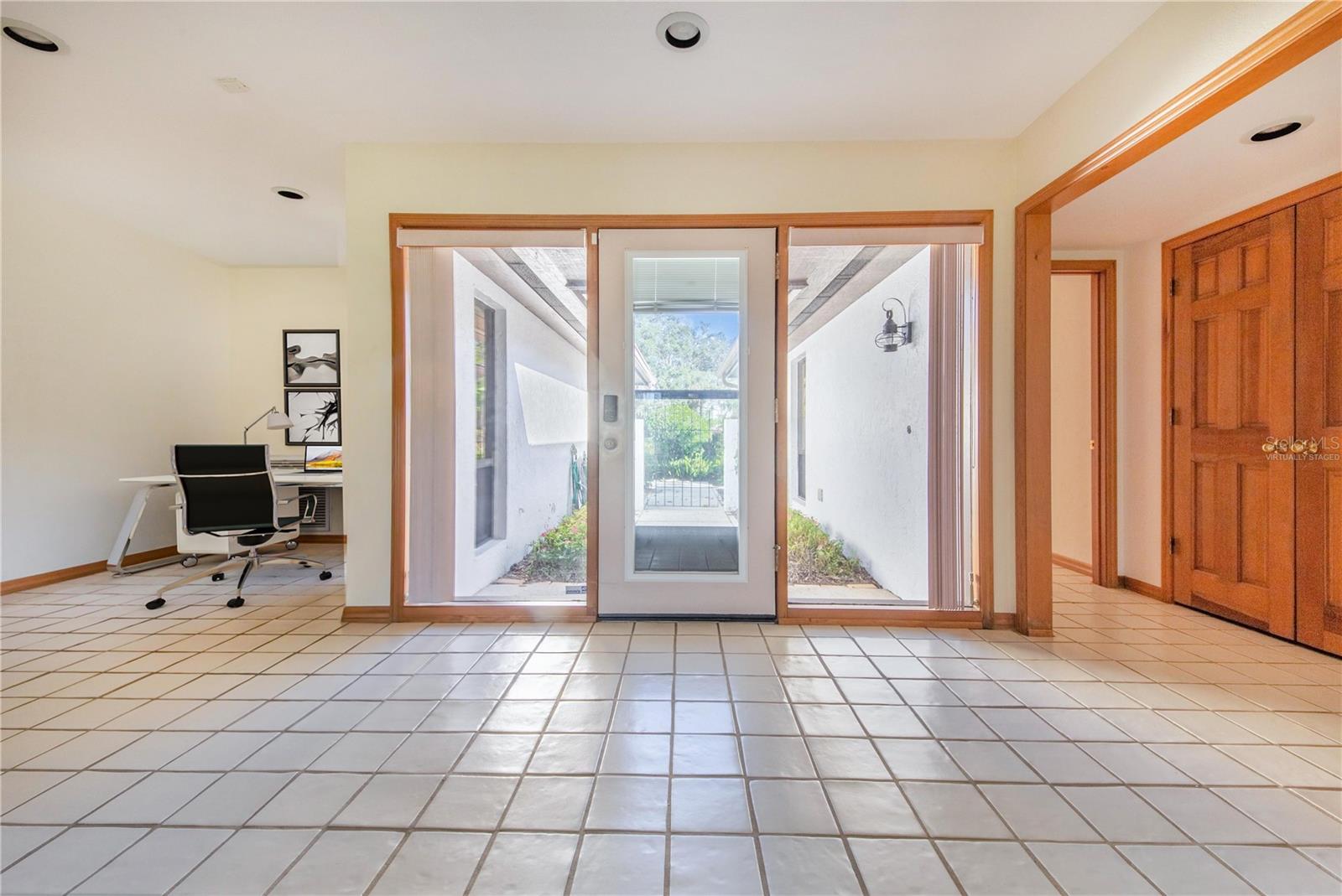 Image 5 of 39 For 20 Coventry Drive