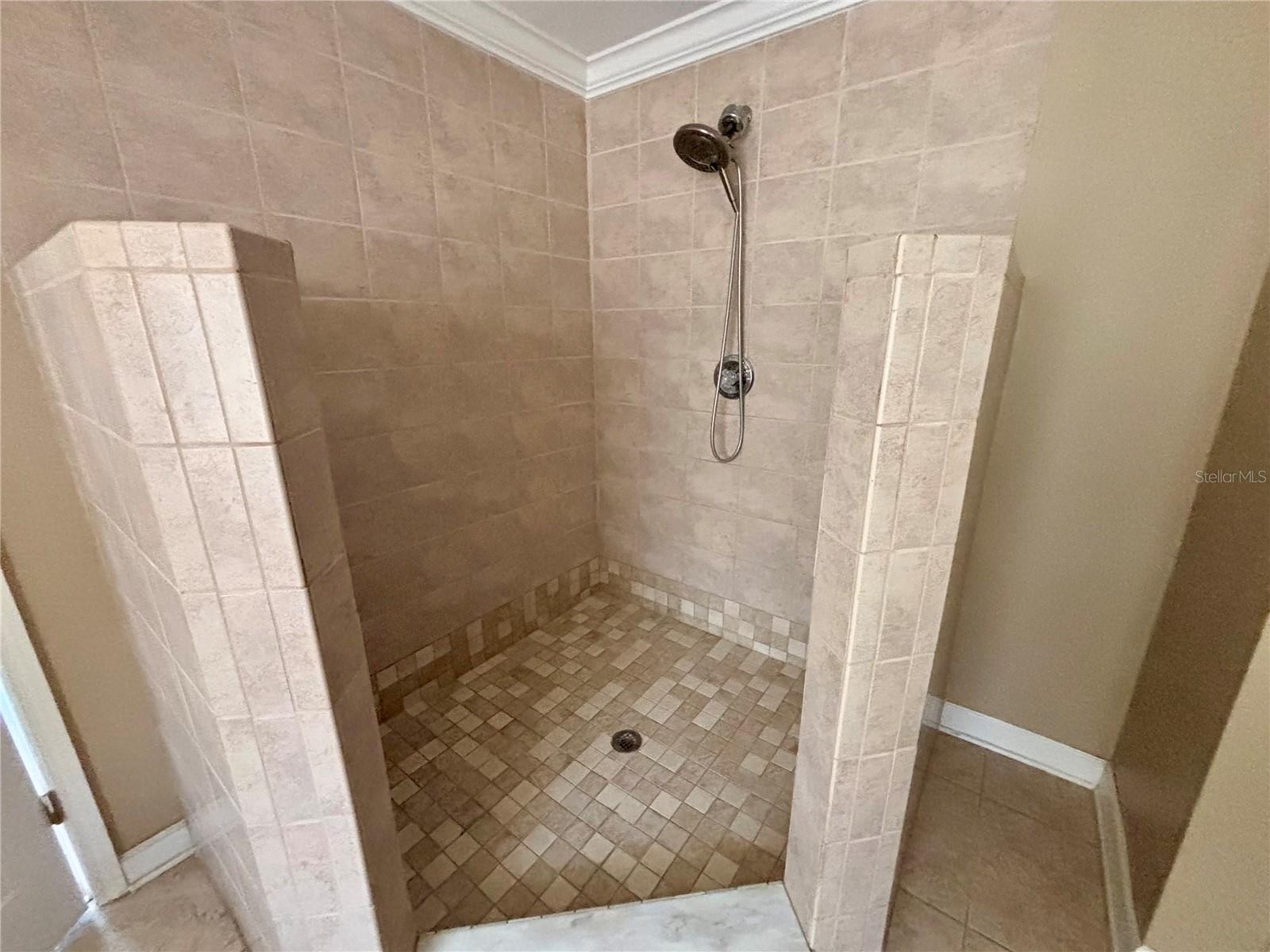 Image 18 of 37 For 3430 Lakeview Drive