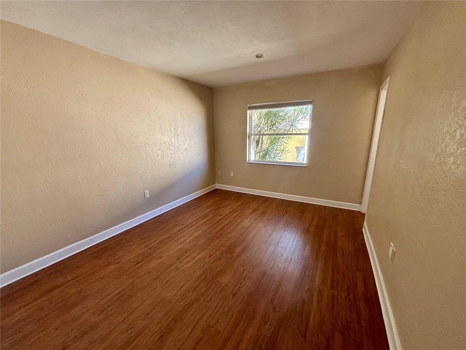 Image 19 of 37 For 3430 Lakeview Drive