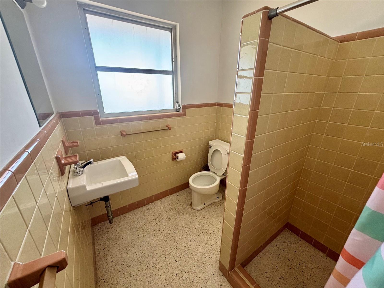 Image 26 of 37 For 3430 Lakeview Drive