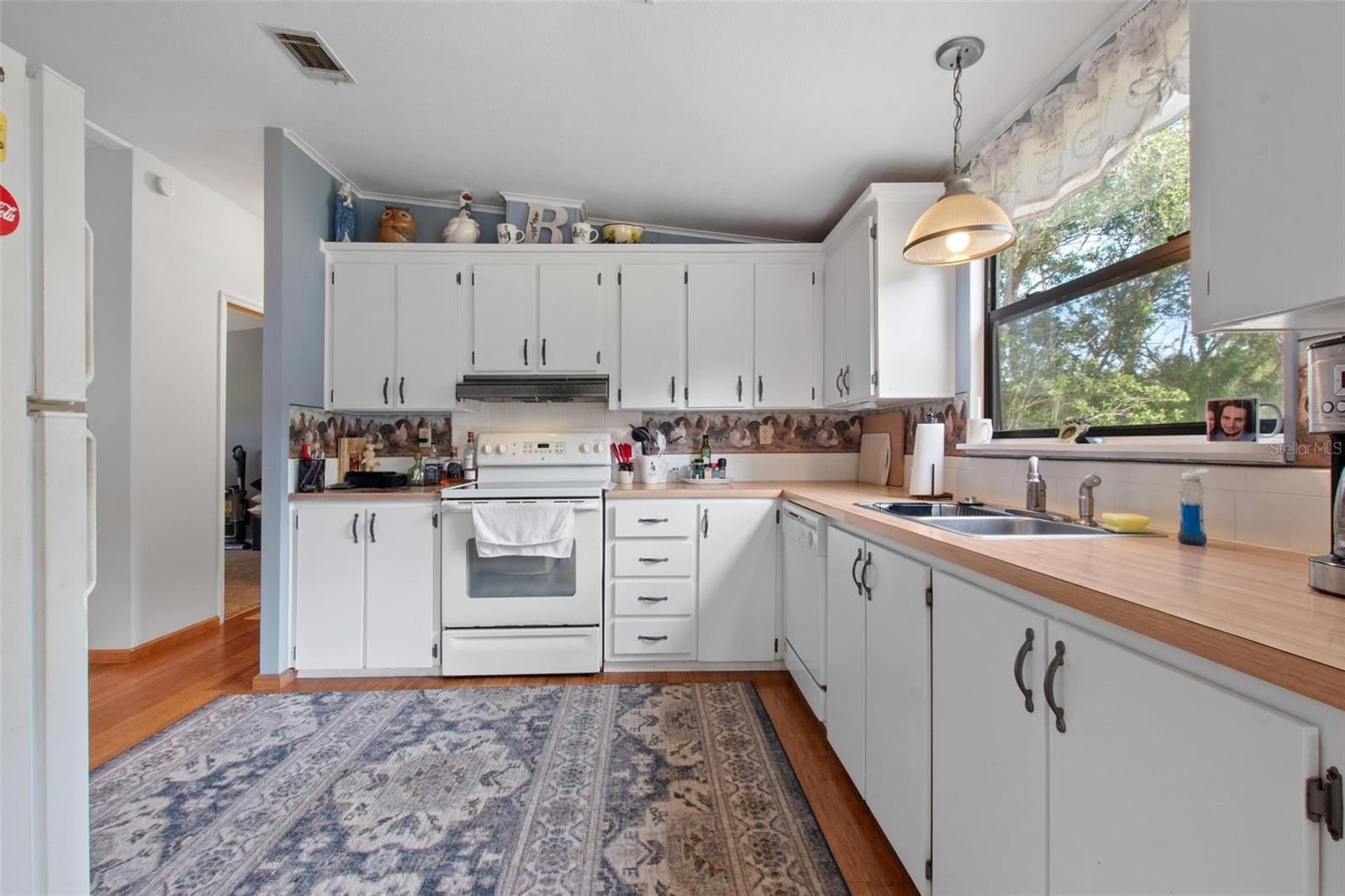 Image 4 of 48 For 4998 Fairmont Road