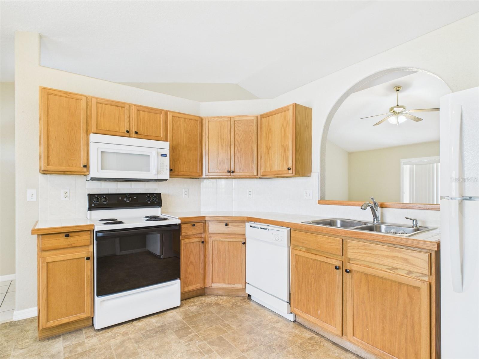 Image 11 of 35 For 322 Bloxam Avenue