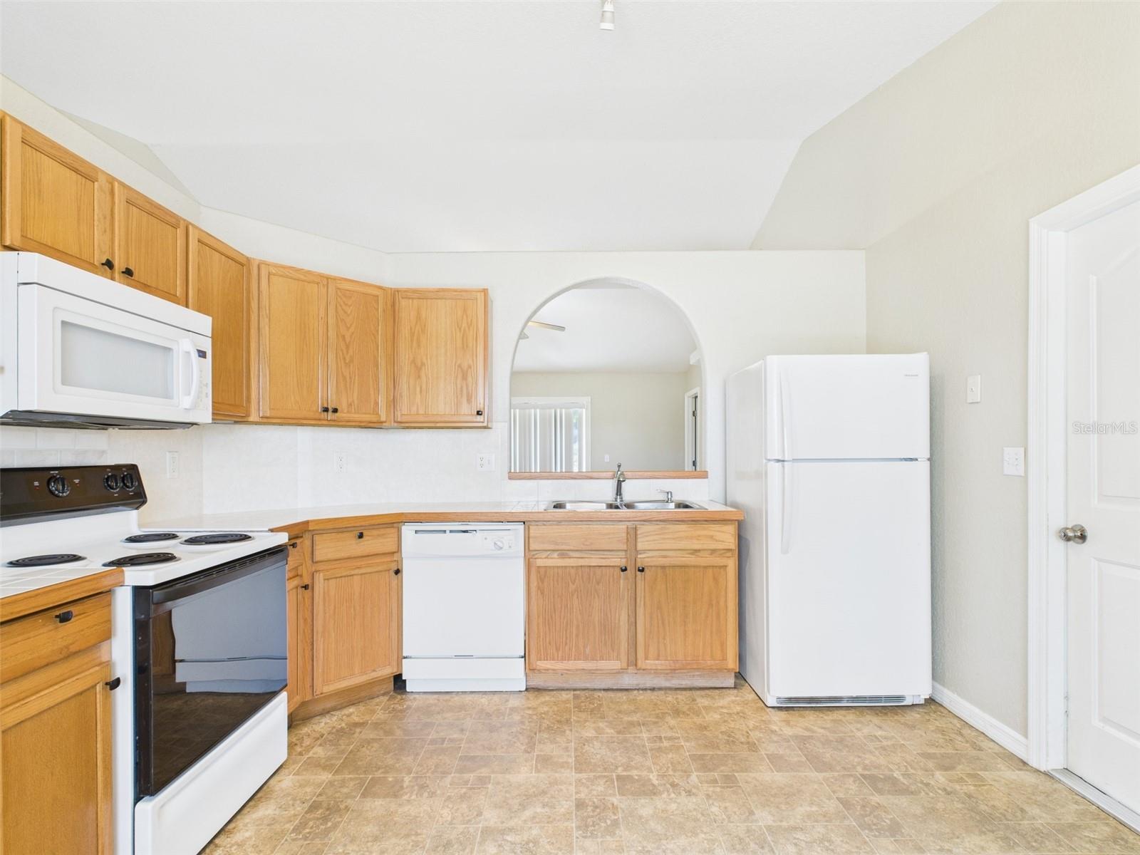 Image 12 of 35 For 322 Bloxam Avenue