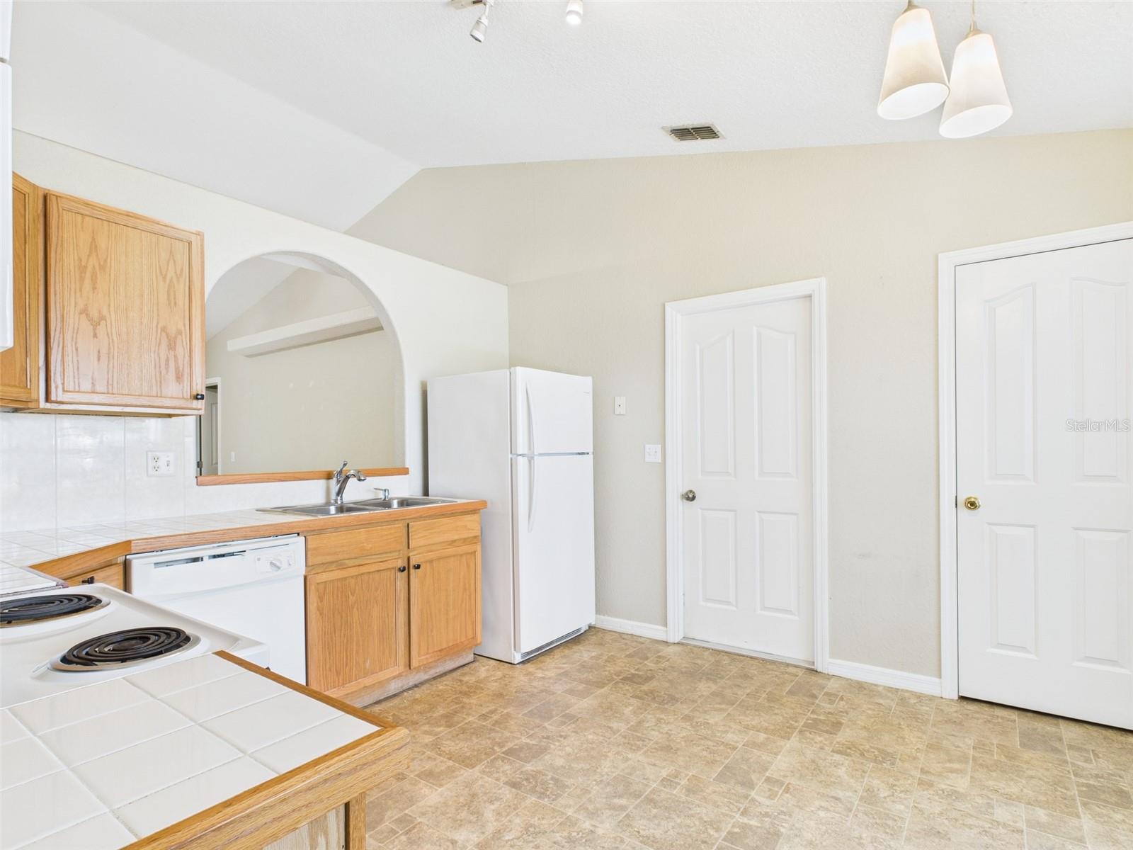 Image 13 of 35 For 322 Bloxam Avenue