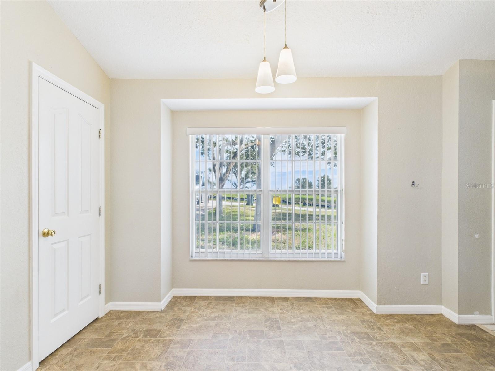 Image 14 of 35 For 322 Bloxam Avenue