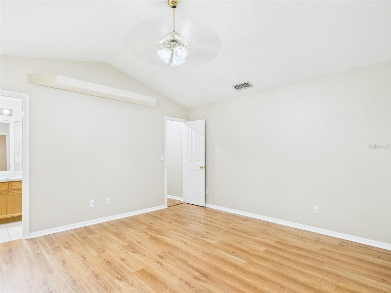 Image 15 of 35 For 322 Bloxam Avenue