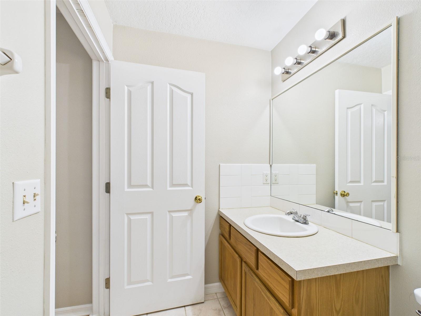 Image 19 of 35 For 322 Bloxam Avenue