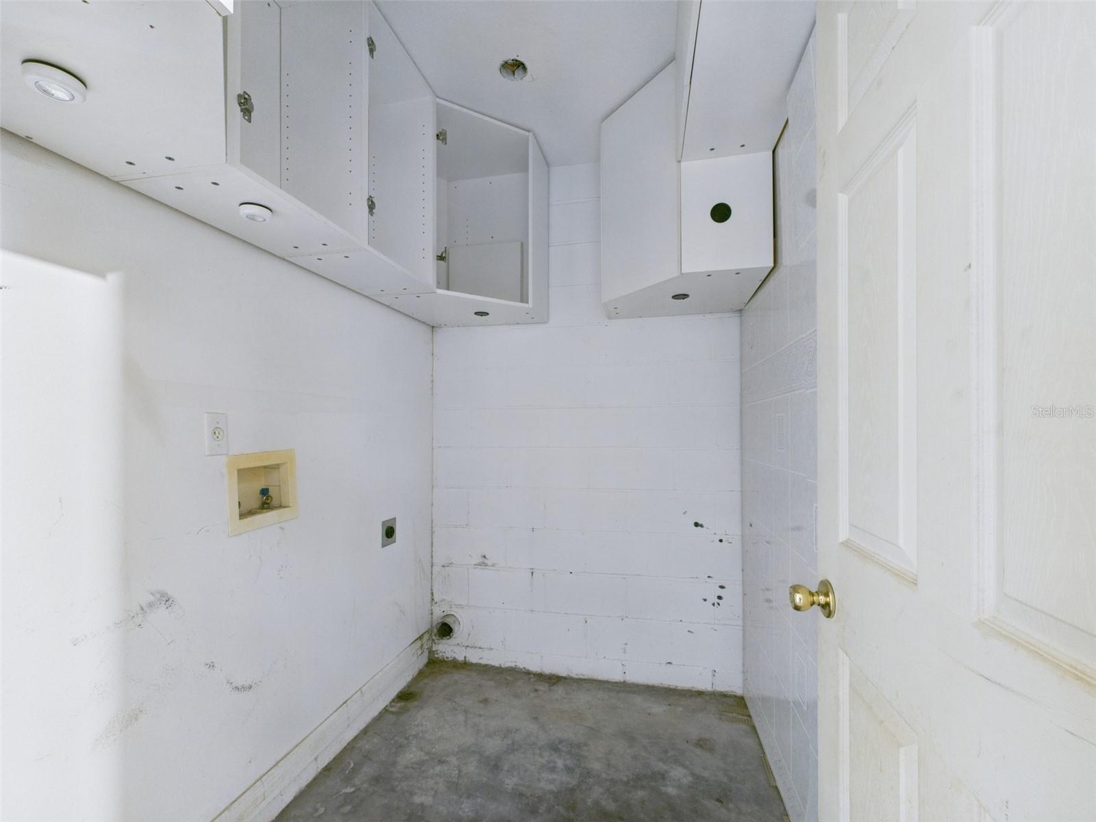 Image 28 of 35 For 322 Bloxam Avenue