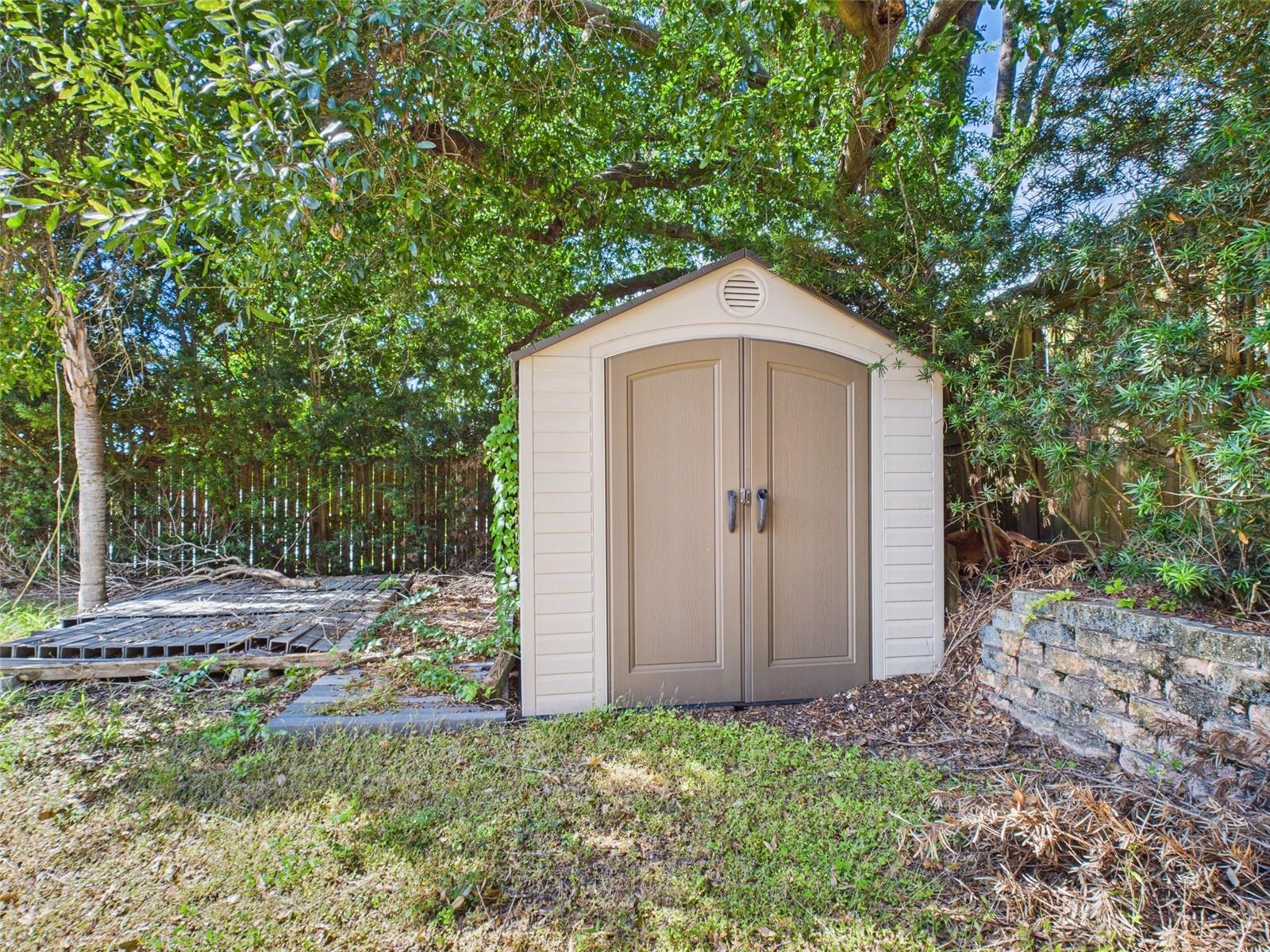 Image 29 of 35 For 322 Bloxam Avenue