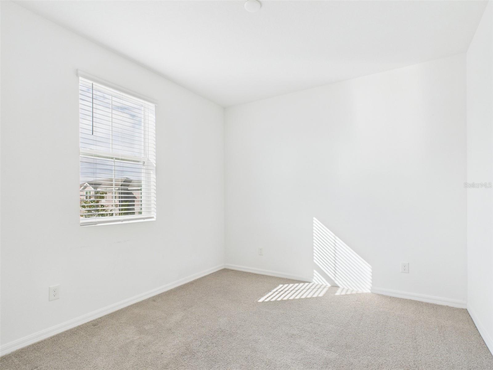 Image 32 of 45 For 2033 Emerald Springs Drive